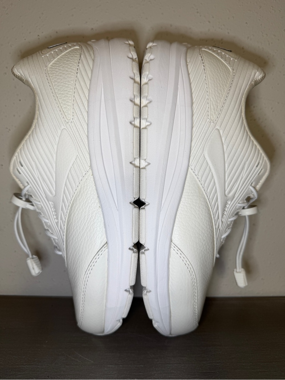 Brooks Addiction Walker 2 Women's 10.5 D Off White Leather Sneaker Excellent Cd - Picture 8 of 12